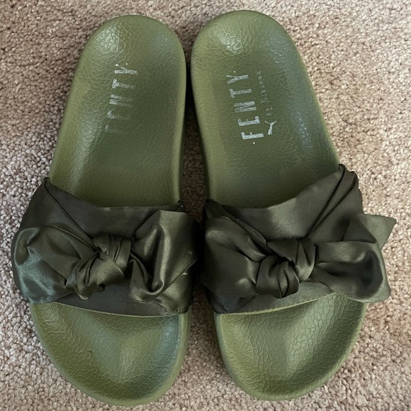 Fenty Slides - Picture 2 of 4